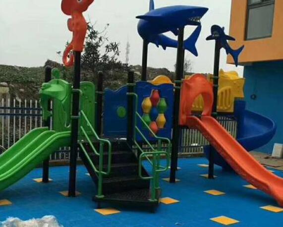 兒童游樂設(shè)備實(shí)拍