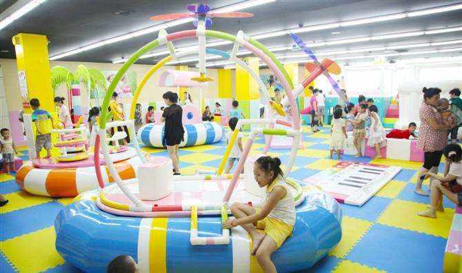 兒童游樂(lè)設(shè)備