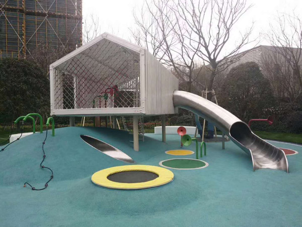 小區(qū)無動力滑梯