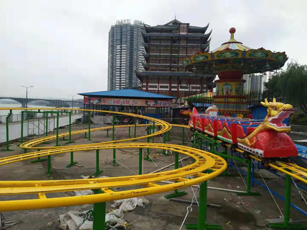 雙環(huán)滑行龍