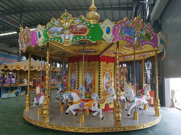 廣場(chǎng)豪華轉(zhuǎn)馬