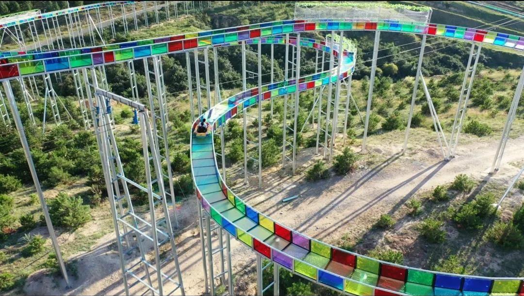 空中玻璃水滑道