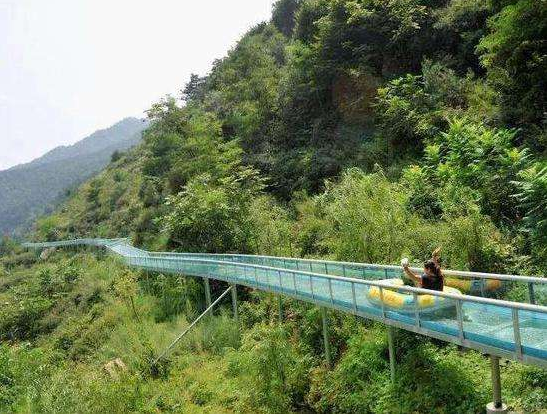 玻璃吊橋設(shè)備實拍